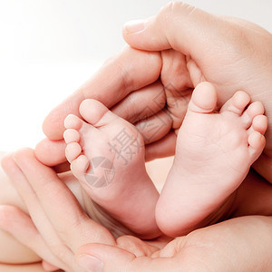 手持双腿的年大儿童家庭拇指婴儿新生脚步童年安全皮肤手指白色图片
