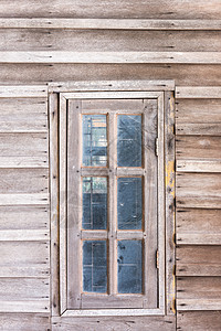 旧窗户在木屋 经典房子图片