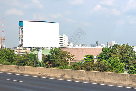 城市道路的广告布告牌空白 以作广告背景建筑海报创造力战略小样展示框架标签商业促销图片