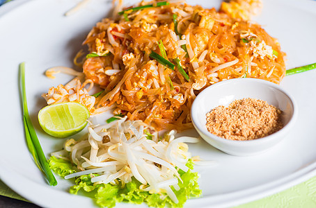泰国传统碗面 盘子里有豆子的海鲜菜图片