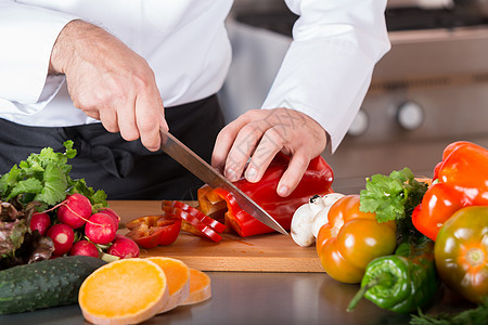 烹煮蔬菜厨卫工作桌子围裙南瓜烹饪萝卜酒店男人沙拉背景图片
