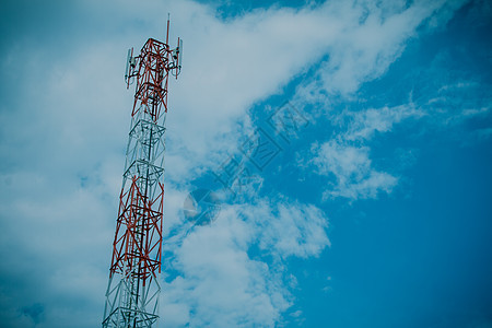 高信号塔桅杆电讯电话移动发射机微波天线细胞蓝色卫星图片