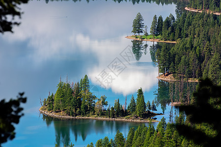 荷兰湖反射天空高山场景旅行蓝色生态格式环境季节图片