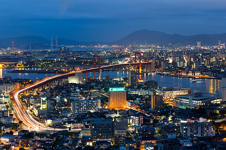 晚上的福冈天际景观播送旅行建筑学商业摩天大楼建筑城市地标市中心图片