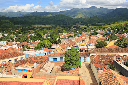 特立特立尼达和多巴哥遗产绿色地标红色房屋晴天建筑物殖民山脉历史图片