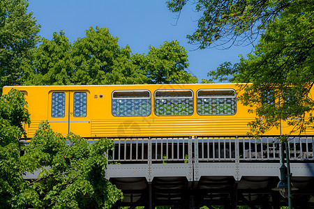柏林市UBahn高地铁建筑学基础设施轻轨穿越旅游铁路运输游客旅行遗产图片