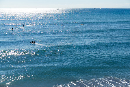 海滨海洋地平线旅行海浪海岸冲浪板海滩天空冲浪岩石图片