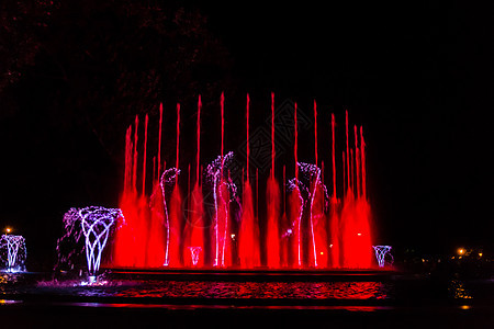 丰富多彩的音乐喷泉闲暇歌曲公园旅游蓝色吸引力艺术魔法照明城市图片