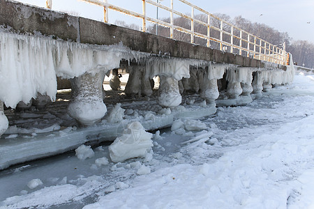波罗的海冰冻码头图片