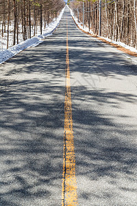 冬季公路车削沥青旅行危险天气村庄阳光季节蓝色农村背景图片