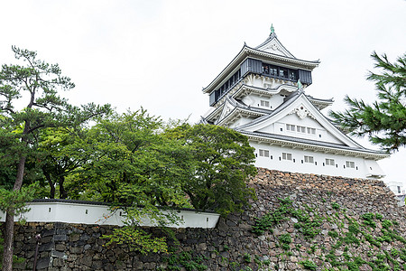 哈尔的移动城堡日本小仓城堡石头地标太阳城市蓝色护城河阳光历史地区天空背景