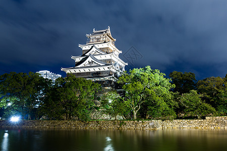 日本美丽的广岛城堡 晚上在日本图片