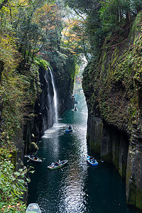 秋天的日本高原峡谷图片