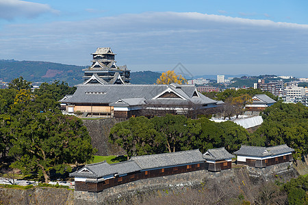 日本熊本城堡建筑天空地标蓝色黑色岩石文化旅行绿色历史图片