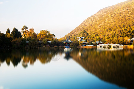 黑龙池旅游水池旅行天空目的地图片