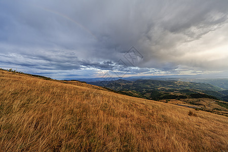 山地景观和全景爬坡色彩公园金子天空国家环境森林阳光季节图片