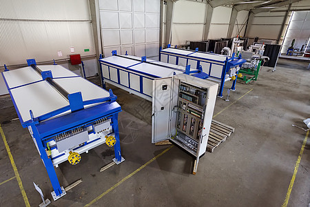 生产大厅中的工业发动机机房网络衣服控制板质量机器金属工程全球工作机械图片