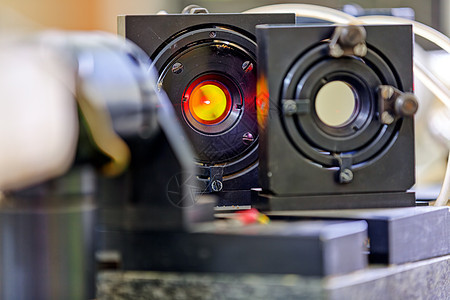 实验室中的红激光技术工程力量安全镜片物理学习玻璃实验科学图片