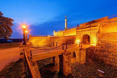 罗马墙贝尔格莱德堡垒和Kalemegdan公园旅游文化景观城堡全景天空天际旅行建筑学游客背景