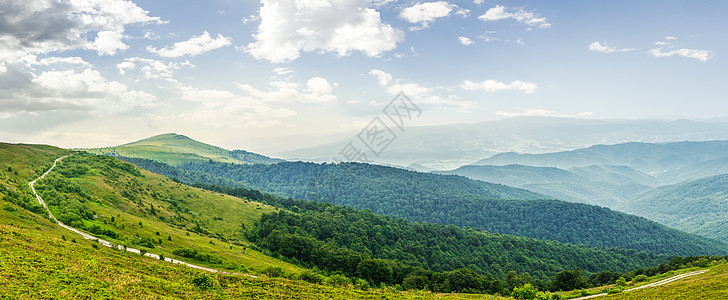 山上山丘的山坡全景环境旅游绿色旅行小路爬坡蓝色农村天空图片