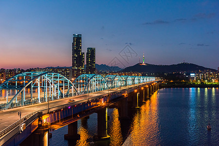 首尔晚上在南科雷首尔的东杰克大桥汉河首尔图片