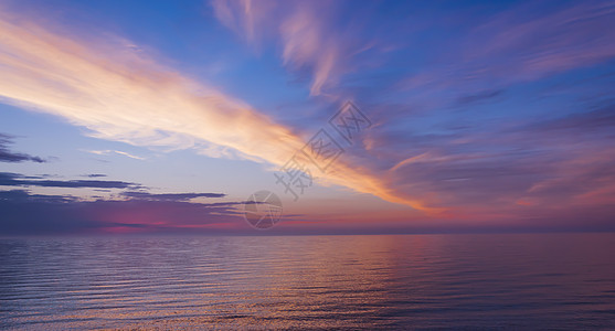 海景 有美丽的云彩和大海阳光海滩风景旅行晴天海洋蓝色地平线天空海浪图片