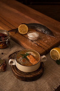 鱼汤成分食物营养海鲜勺子面包食谱饮食盘子午餐桌子图片