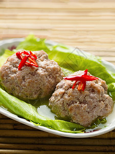 中国人蒸狮子头猪肉球烹饪猪肉红色肉丸狮子食物背景图片