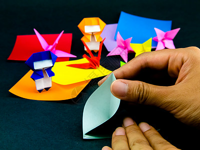 日本折纸玩具折叠指令 如何玩耍起重机孩子孩子们紫色艺术乐趣橙子教学手工文化图片
