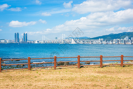 南韩釜山市万安桥市中心金融景观天空风景建筑学建筑云台城市运输图片