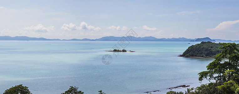 塞里木湖PhangNga湾与非常小的小岛的全景视图目的地海洋天空旅游海滩岛屿背景