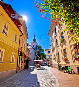 卢布尔雅那古老的街道和教堂图片