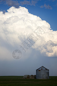 加拿大风暴云草原风暴场景风景天气戏剧性雷雨危险天空荒野图片