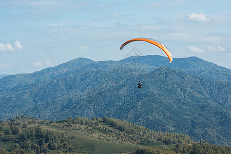 山岳的滑坡跳伞员跳伞飞机降落伞行动男人活动团队肾上腺素段落图片