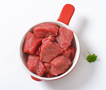 菜生牛肉红肉炊具食物平底锅牛扒香菜高架红色立方体食材背景图片