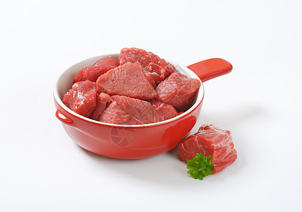 菜生牛肉红肉食物食材牛扒立方体平底锅牛肉炊具红色香菜背景图片