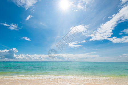 一个阳光明媚的一天 博宝岛荒无人烟海滩的照片图片