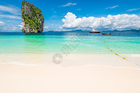 岩石 小船和美丽的天空惊人的海景 Poda海岛Tha图片