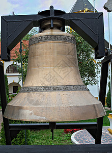 塞尔维亚修道院的大铜铃图片