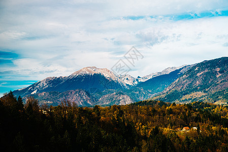 斯洛文尼亚阿尔卑斯山高山远足旅行教会季节草地风景天空爬坡环境村庄图片