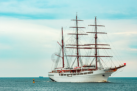 3艘旗帆帆船双桅历史帆船赛蓝色勘探巡航运输水手海盗桅杆图片