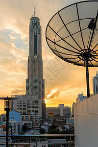 泰国 最著名的摩天大楼 巴约克天空 日落时在B区图片
