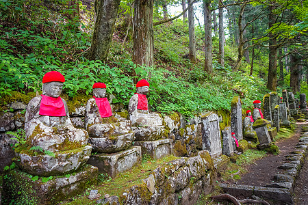 日本雕像纪念碑佛教徒地标历史传统森林寺庙苔藓帽子地藏图片