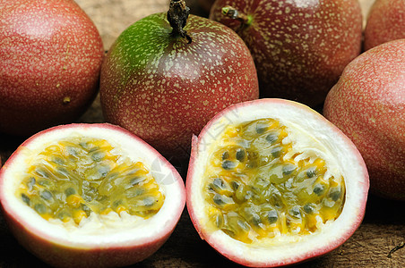 激情果美食甜点绿色木头红色热带果汁种子热情营养图片