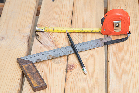 收集旧的木工工具锤子手工木匠剃须拼装木制品钳子作坊木板工作台背景图片