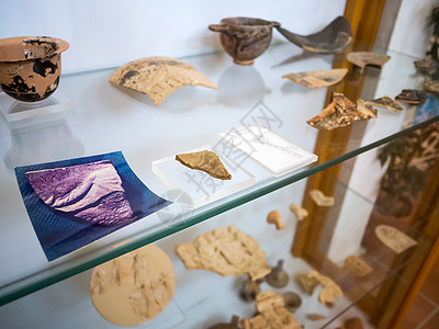 在希腊博物馆的老黑锅社论历史保护反射展览神话黏土文物图片