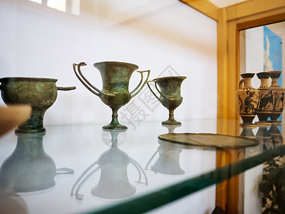 奥帆博物馆在希腊博物馆的老黑锅反射神话历史社论文物展览黏土保护背景