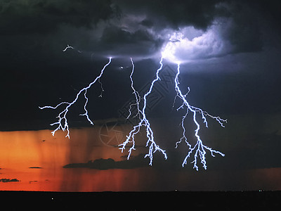 天空中的闪电 天空中的放电霹雳暴雨闪光电气收费震惊耀斑力量墙纸天气图片