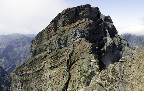 马西拉岛上的皮科阿列罗蓝色山脉地层火山旅游远足爬坡悬崖顶峰岩石图片