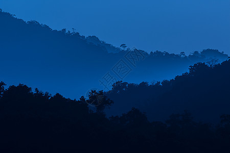 泰王国的林中长江日落爬坡山脉太阳森林天空环境旅行绿色旅游图片